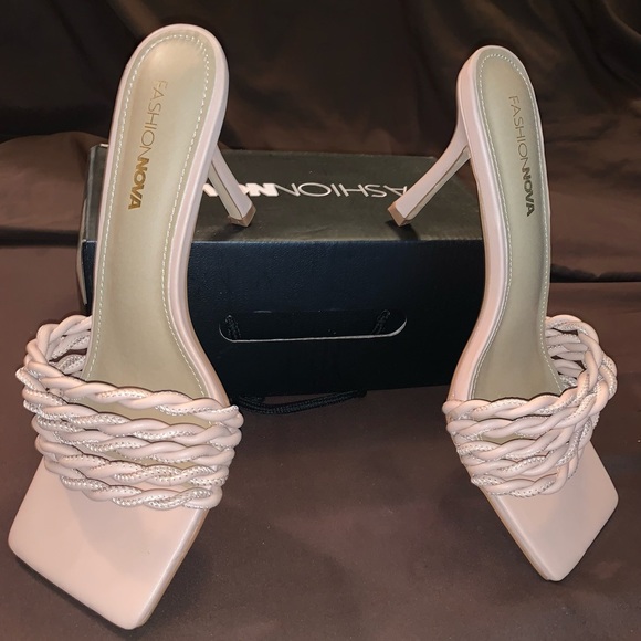 Rags to Riches Heels- Nude Size: 11 USA - Picture 4 of 6